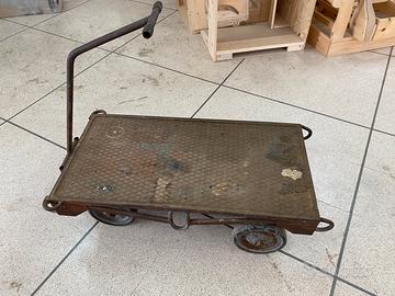 Carretto in ferro antico