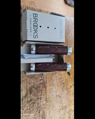 Brooks  manopole  pelle marrone scuro