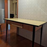 Tavolo in formica anni 70