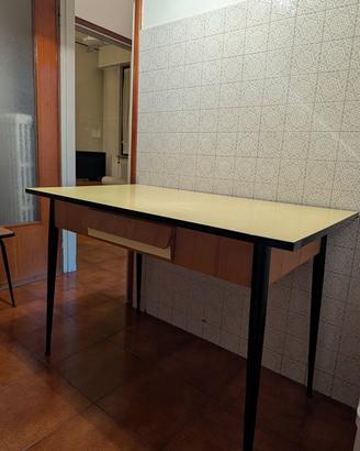 Tavolo in formica anni 70