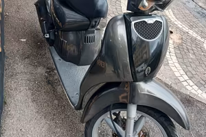 Aprilia Scarabeo 100 a rate con Klarna