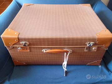Valigia vintage in cartone 