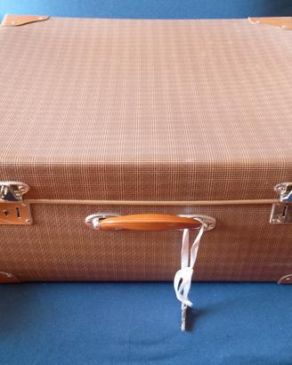 Valigia vintage in cartone 