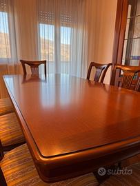 tavolo in legno massiccio 