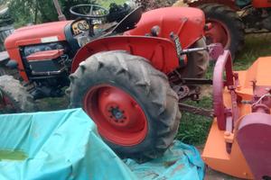 Trattore con trincia