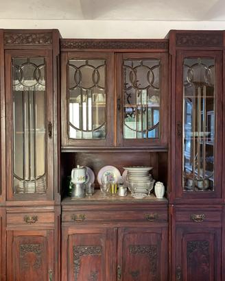 Mobile  vintage  in legno con vetrinette 