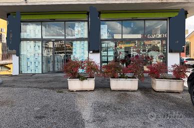 Ampio locale commerciale per negozi