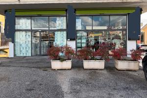 Ampio locale commerciale per negozi