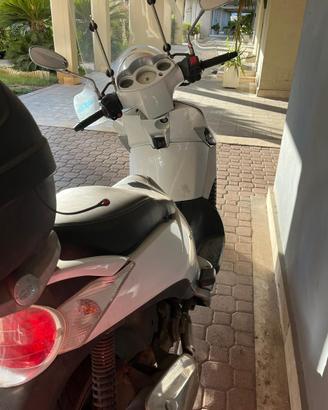 Aprilia Scarabeo 300 – Scooter 300cc