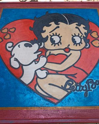 Tavolino di Betty Boop in legno