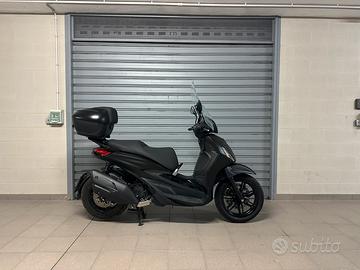Piaggio Beverly 400 HPE Deep Black