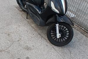  BEVERLY 300 ie