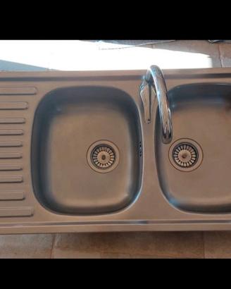 lavandino in acciaio 