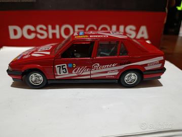 Modellino di Alfa Romeo 75 Bburago 1/24