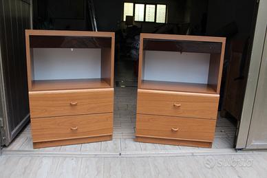 2 comodini moderni con luce incorporata