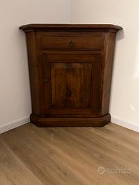 Angoliera in arte povera