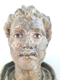 antica statua in carta pesta