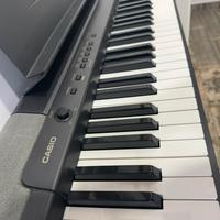 Pianoforte digitale con tasti pesati