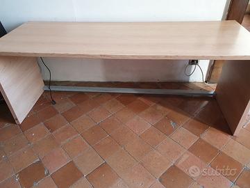 Scrivania in faggio lamellare