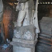 statua in pietra