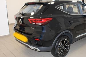 MG ZS LUXURY 