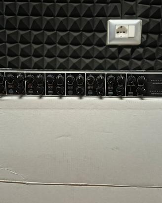 Behringer Eurorack Pro RX1602 - Mixer di linea