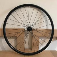 Ruota bici Syncros Race 24 Disc - mozzo e raggi.