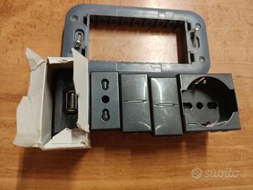 BTICINO AXOLUTE STOCK LOTTO PRESA HS4180 HS4001 HS