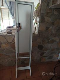 Specchiera con piede