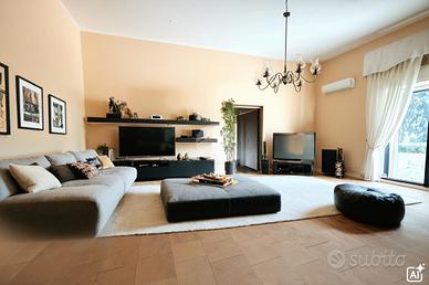 MULTILOCALE A NAPOLI