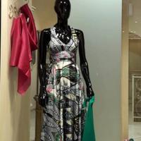 Completo elegante: abito lungo floreale + giacca v