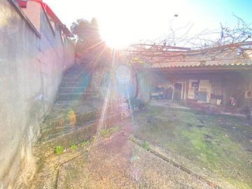 Iglesias. Indipendente con Ampio Cortile e P.Auto