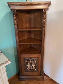 Angoliera Classica in Legno Intagliato