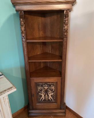 Angoliera Classica in Legno Intagliato