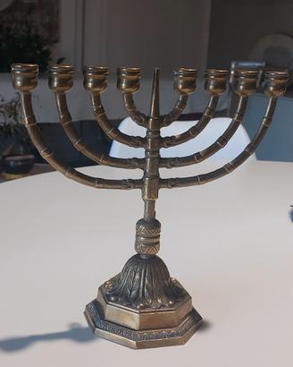Candelabro ebraico Hannukkah a 9 bracci