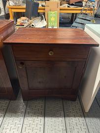Comodino in legno cassetto e anta + ripiano casa