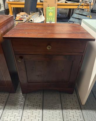 Comodino in legno cassetto e anta + ripiano casa