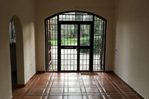 Appartamento indipendente con giardino in villa