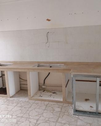 Piano cucina usato con fori marmo travertino