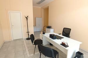 Loreto Negozio/ufficio 30 mq. con bagno e posto au