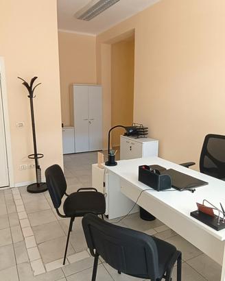 Loreto Negozio/ufficio 30 mq. con bagno e posto au
