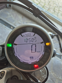 Moto Ducati Scrambler 800 full throttle