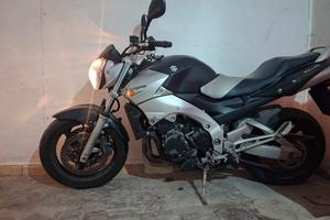 Suzuki gsr 600