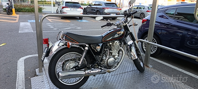Moto Yamaha SR400