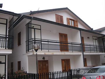 Villa a schiera con mansarda e cantina a Tito (