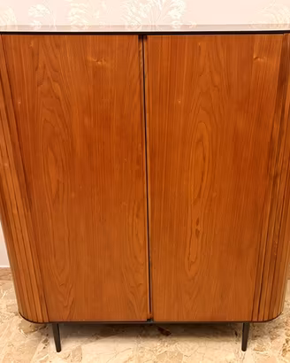 Mobile in legno noce modello Spiga, piano top nero