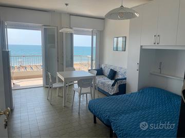 Frontemare/piscina/monolocale/p.zza Milano/4 letti