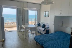 Frontemare/piscina/monolocale/p.zza Milano/4 letti