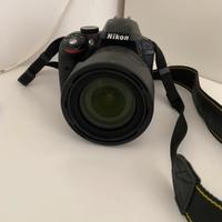 Fotocamera Nikon D3300 con due obiettivi