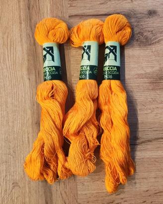 3 matasse Freccia filo di scozia n. 16 
da 50 gr 
